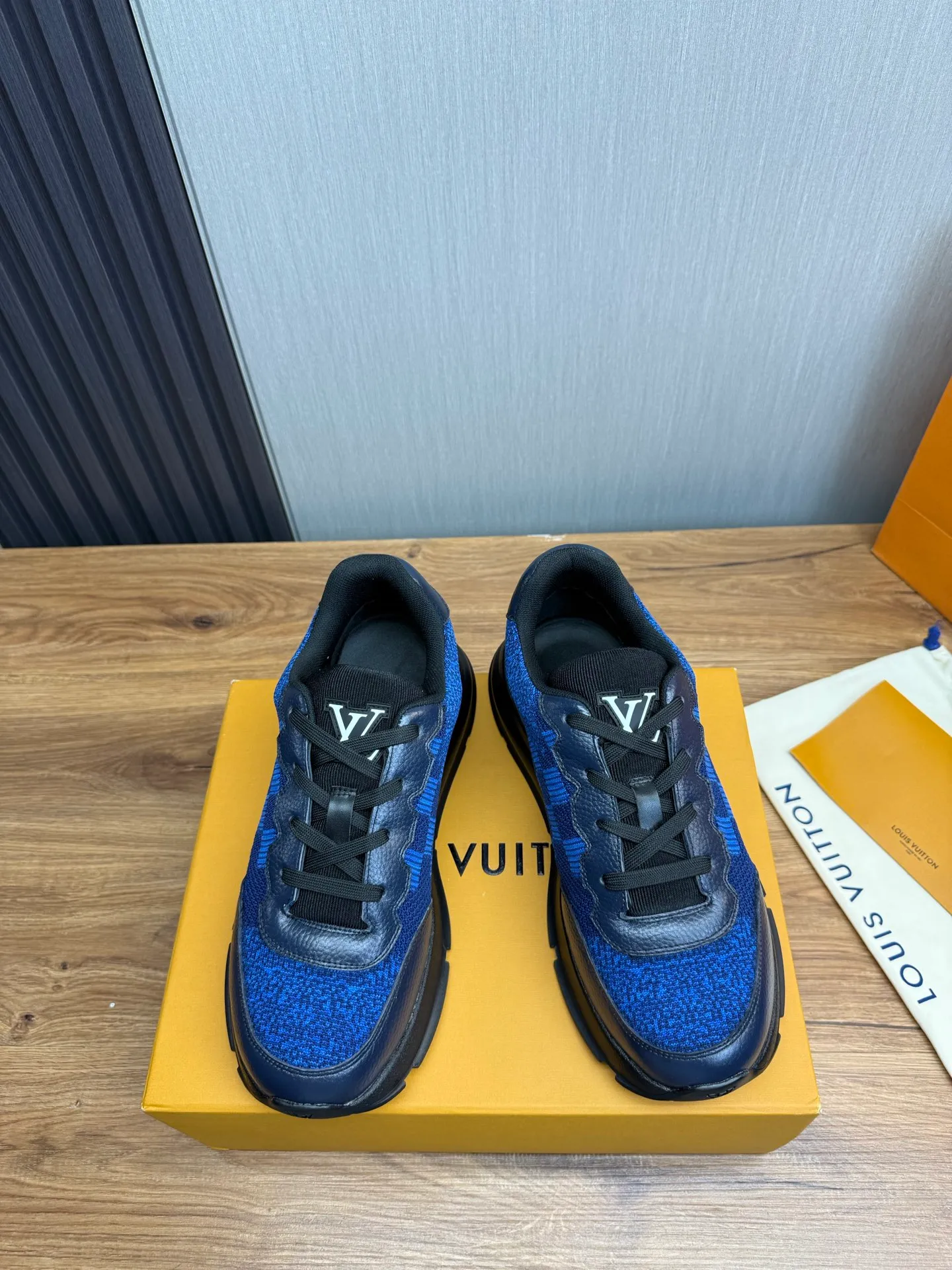 Men's shoes 💰640💰 LOUIS VUITTON [Luden Yiwei] The new trendy Lv is on the market 🎁, casual and fashionable men's shoes 👟 The upper is made of high-count and high-density fly weave + cowhide mesh lining, the original wear-resistant rubber outsole, the version is simple and elegant, exclusive for trendy men. 38-45 (45 is custom-made and cannot be returned or exchanged)